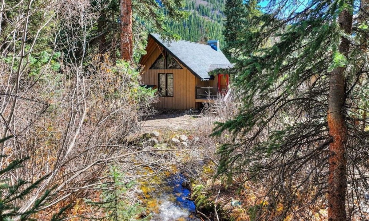 Blue Rock Springs Cabin | Cozy Creekside Cabin · Fireplace + Views