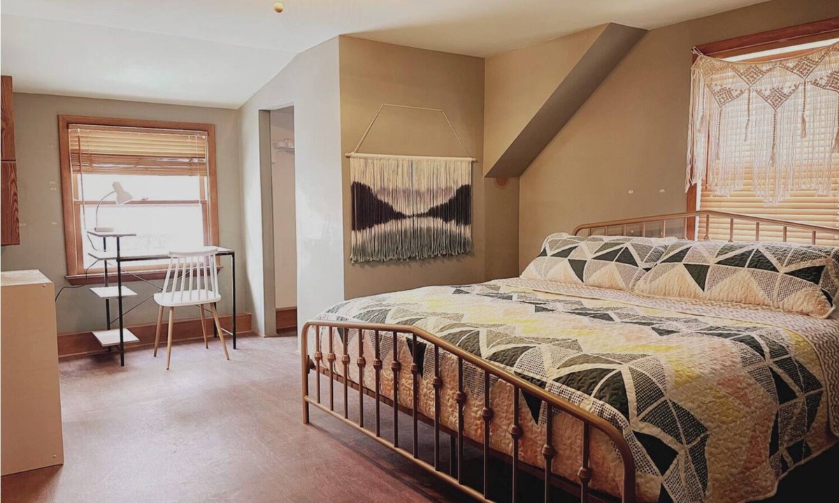 Cuyahoga Falls House | Cozy Cuyahoga Lodge–Family Favorite sleeps10