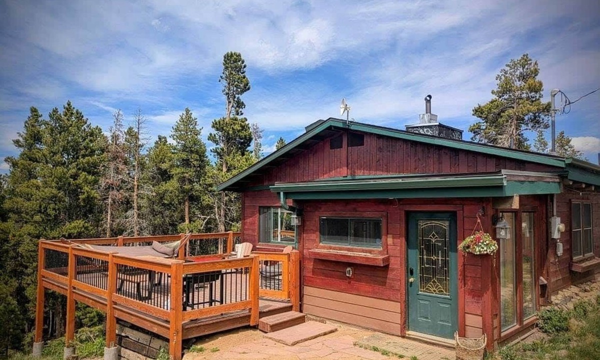 Black Hawk Cabin | Cozy, Dog-friendly Log Cabin with VIEWS, Hot tub & Fireplace