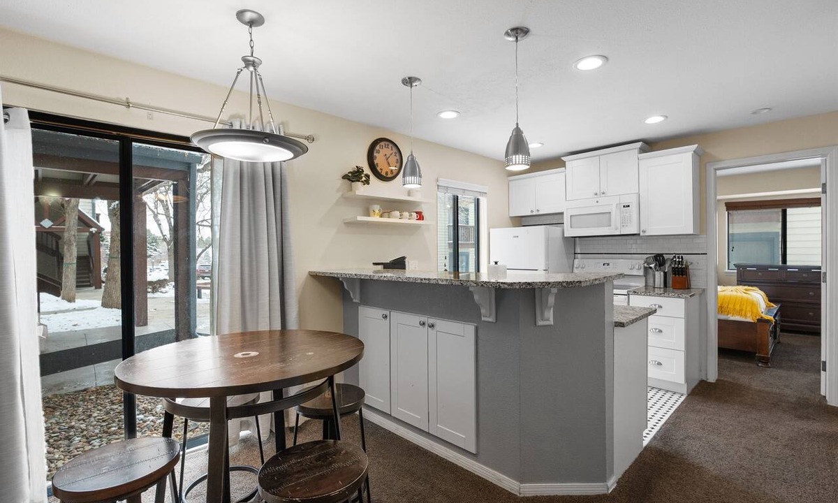 Englewood Apartment | Cozy DTC 1BR Retreat, Gym, Fast Wifi