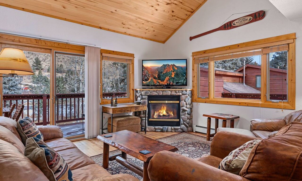 Fall River Estates Condo | Cozy Fall River Escape Private Hot Tub