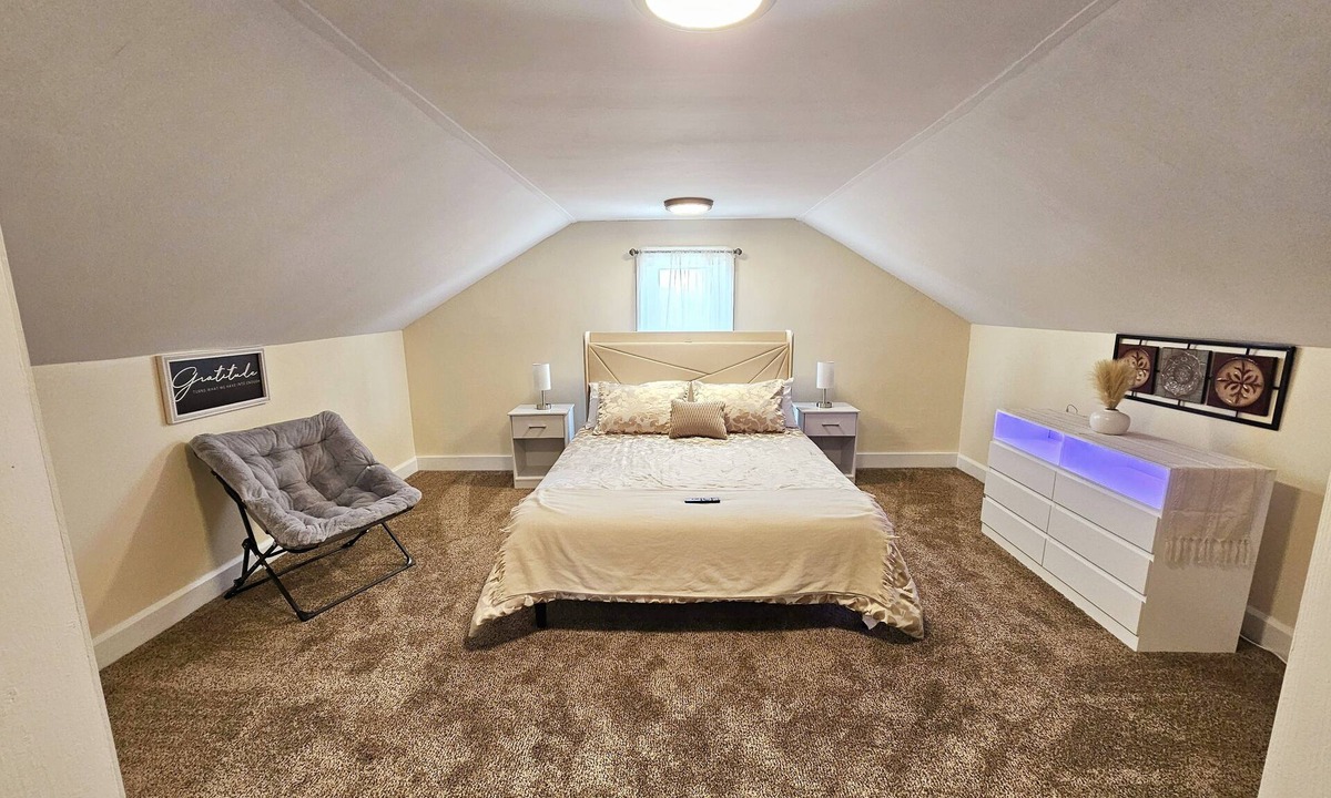 Berea House | Cozy Home in Beautiful Berea: near Airport, IX Center, Parks, & Campus