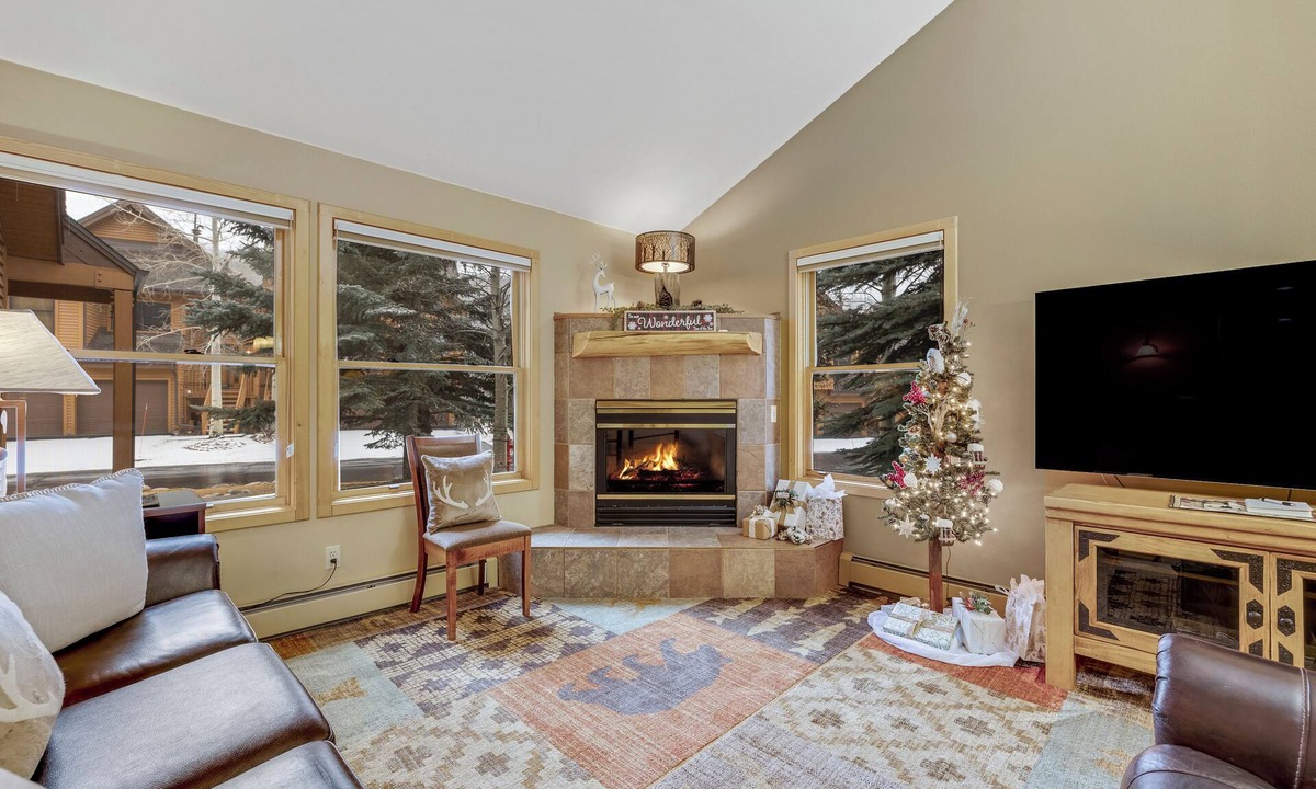 Mountain House Condo | Cozy Keystone Townhome - walkable to both base areas!