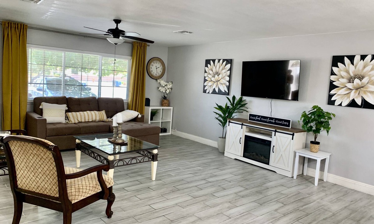 Las Vegas House | Cozy, Licensed home, 15min from the strip.