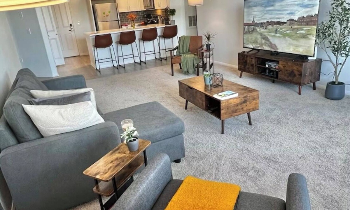 Mission Viejo Apartment | Cozy Luxurious Spacious Apt w/Valley View,Attached Garage,Pool,24-Hour Gym,3 TV