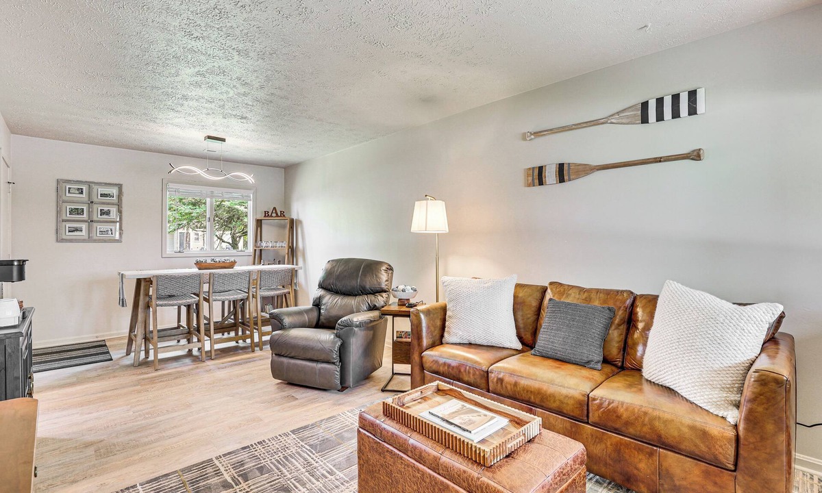 Meyers Lake House | Cozy Meyers Lake Townhome: Near Hall of Fame!