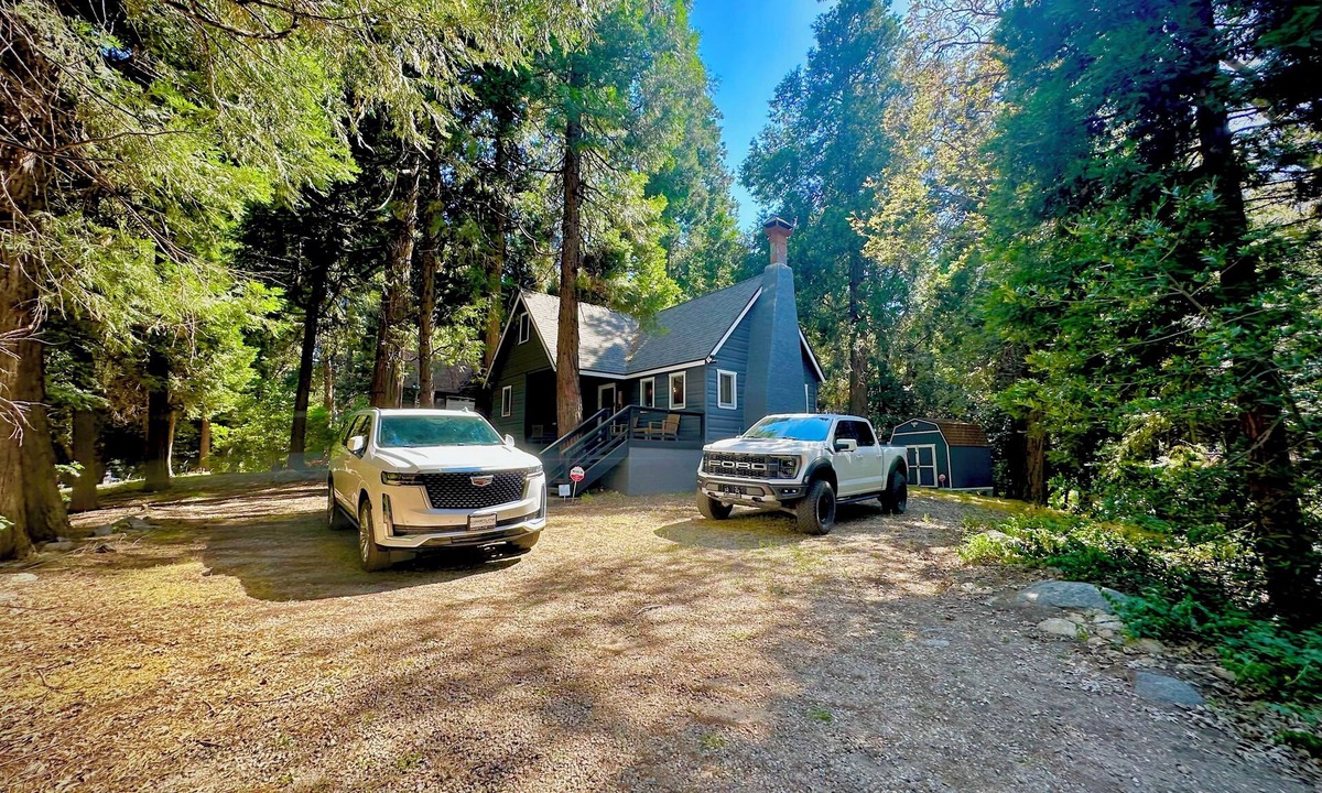 Crestline Cabin | Cozy Mountain Cabin Nestled on Flat Land! Near Lake Gregory!