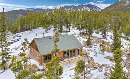 Saint Mary's House | Cozy Mountain Cabin with Stunning Views