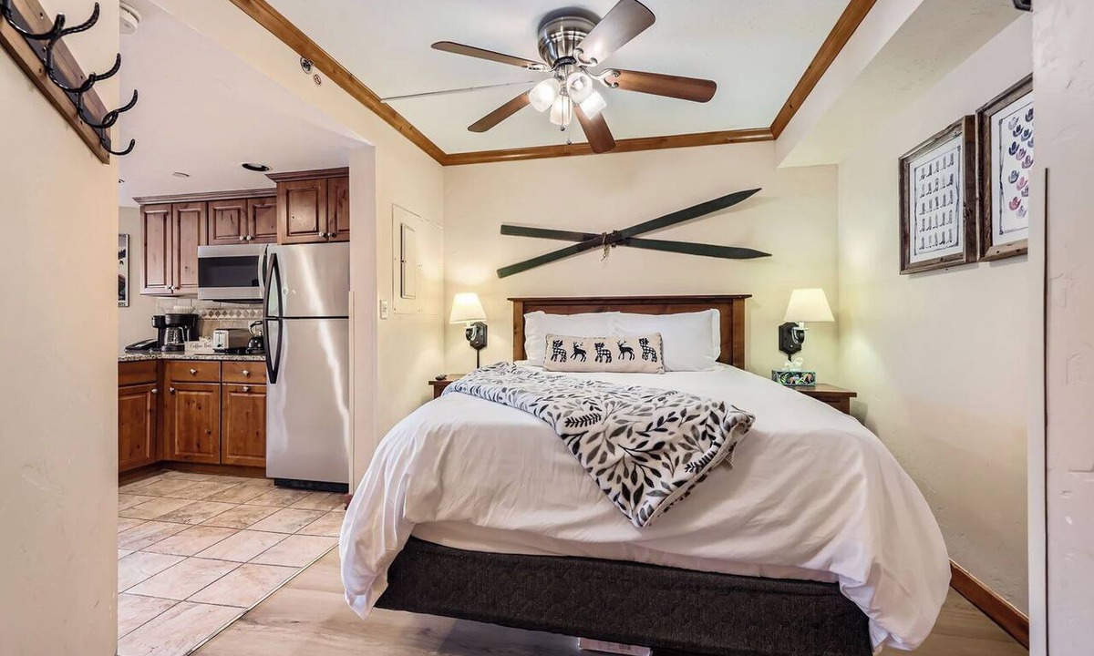 Peak 9 Apartment | Cozy Ski-In/Out Studio In Building 4 | Kitchen | Hot Tubs, Dog Friendly
