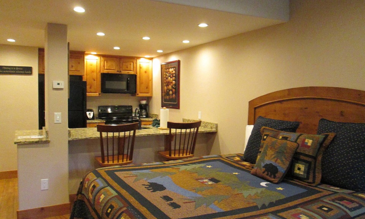 East Village at Copper Condo | Cozy studio on Copper Moutain only 100 yards to the Super Bee. Pet Friendly!