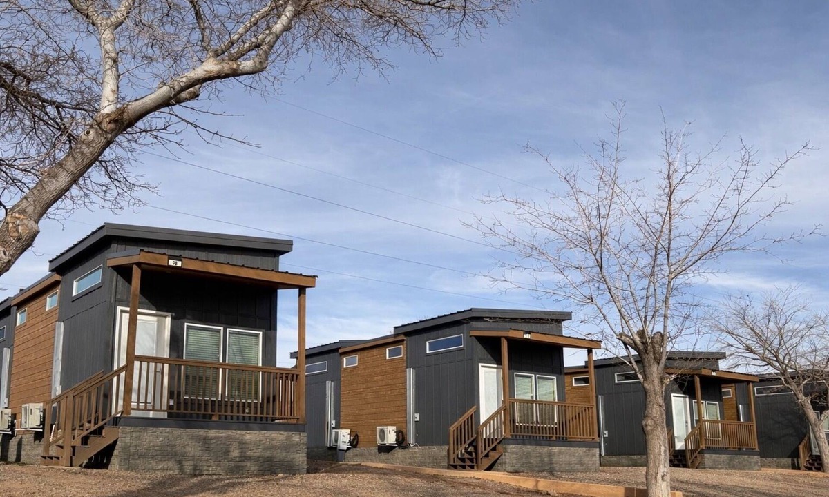 Page Cabin | Cozy Tiny Home 2 King Room Sleeps 4