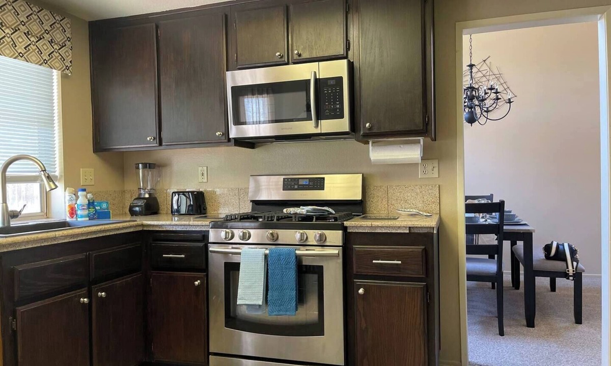 Moreno Valley House | Cozy Tranquil Retreat 5 BR 3.5 BR House
