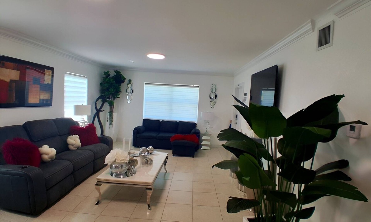 Highland Garden House | Cozy vacation home w/a spacious outdoor area. Near to great beaches and casinos