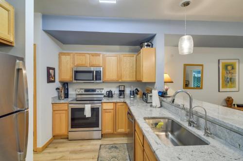 Edwards House | Cozy Vail Valley Townhome - Walk to Riverwalk!