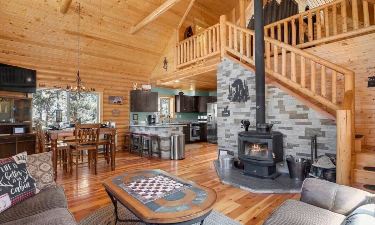 Florissant Cabin | Cozy Wooded Log Cabin | Hot Tub | Wood Stove | Games