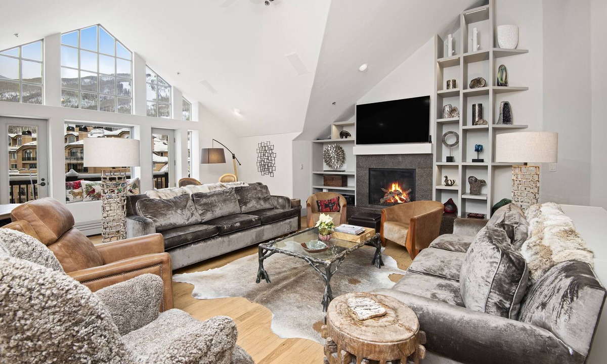 Beaver Creek Condo | CRBC-LUX PH-LOCATION! Ski in/out, Walk to Ski School, Ice Rink, Shops, Dining!