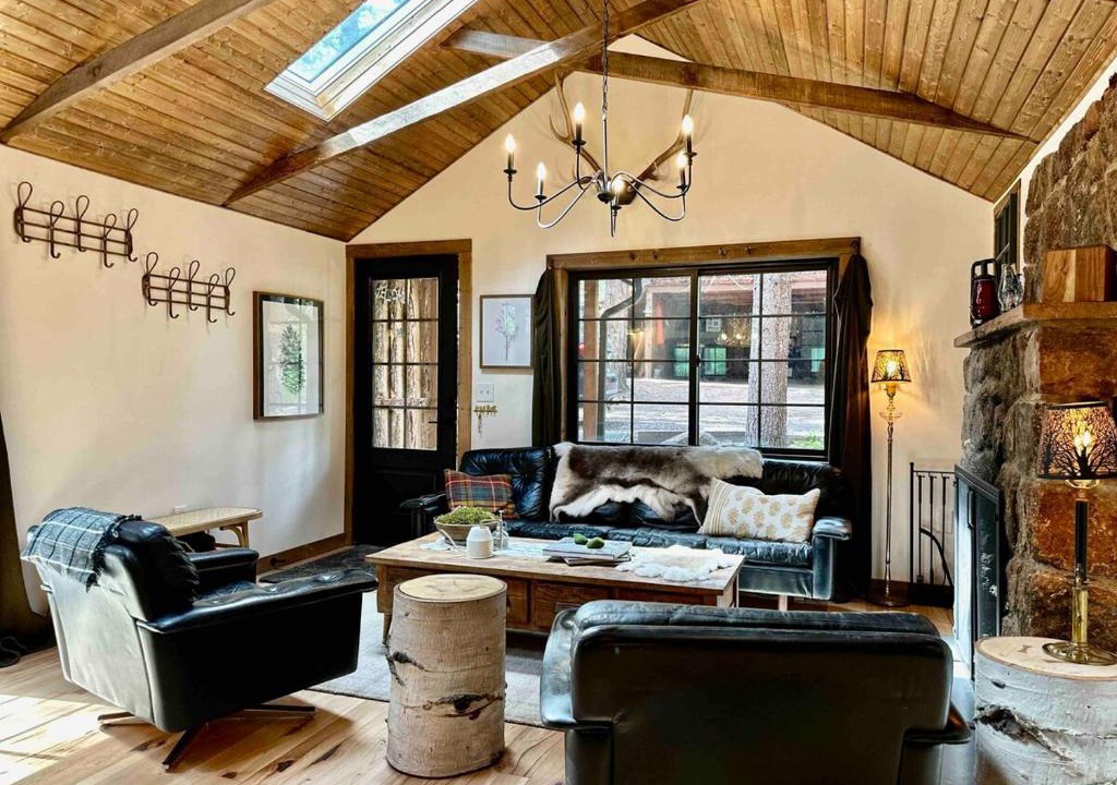 Shadow Mountain Ski Chalet | Creekside Cabin Red Rocks Concert Retreat