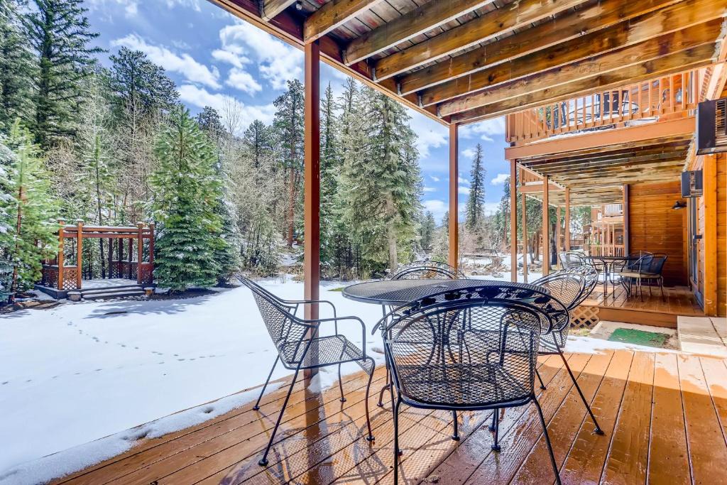 Fall River Estates Apartment | Creekside Suites 01 by Estes Park Condos