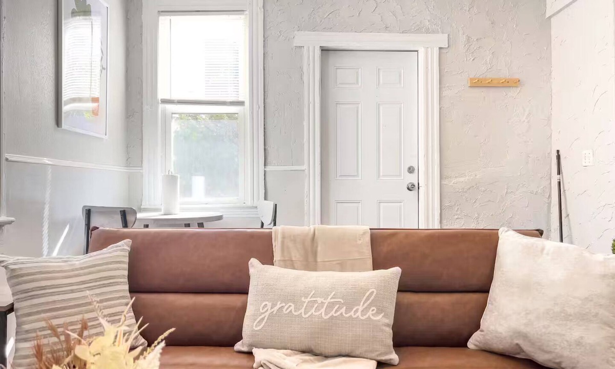 Little Italy Apartment | Cute Apt · Little Italy · Fast Wifi · Cozy Bed