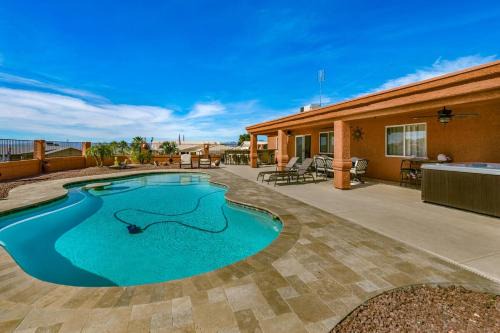 Lake Havasu City Villa | Date Row Gem - Pool, Spa, Corner Lot, BBQ, Comfort