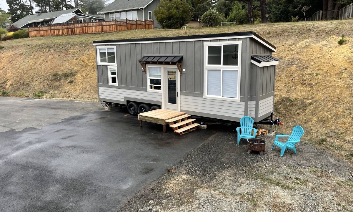 McKinleyville House | Delightful Tiny Home w/indoor Fire Place