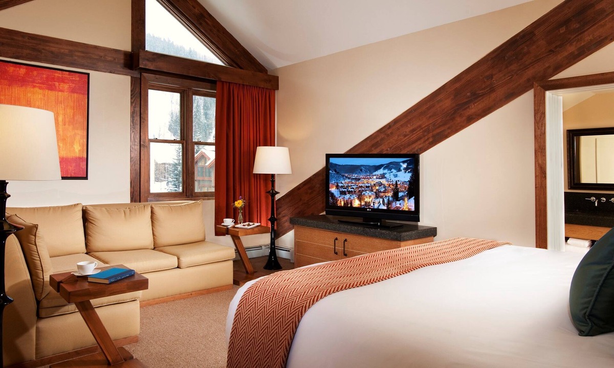 Beaver Creek Hotel | Deluxe King Room at Stunning Complex with Sauna