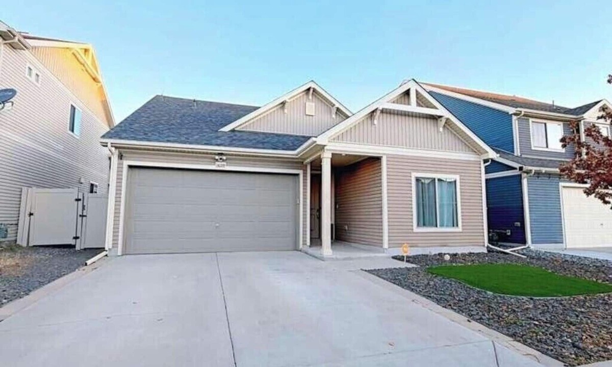 Gateway House | Den Haven 15 Min From DIA 3 En Suite Bedrooms