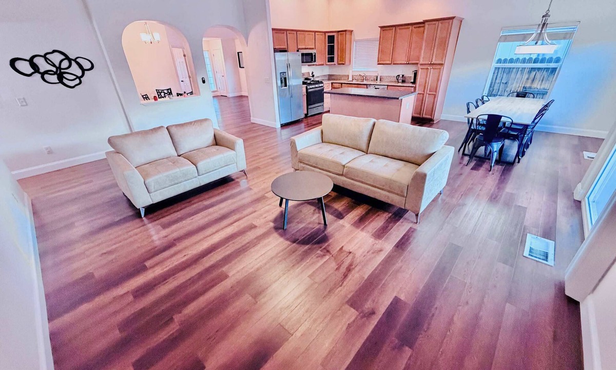 Fernley House | Desert Glow Residence✨🌵20 Min to USA Pkwy|4Bedrooms|2Baths|Sleeps13