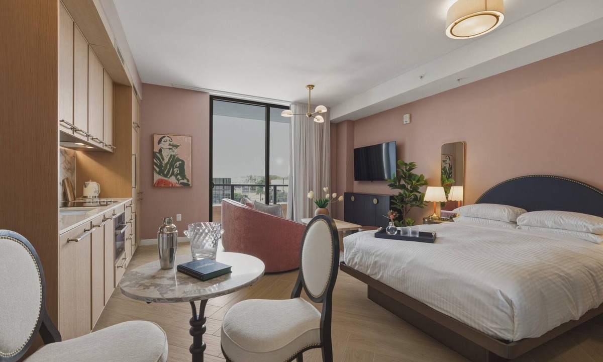 Midtown Condo | Designer Studio with Balcony | Walk to Restaurants, Art & Nightlife