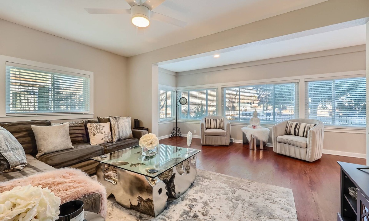 Castle Rock Cottage | "Discover Tranquil Elegance: Your Charming Retreat in the Heart of Castle Rock"