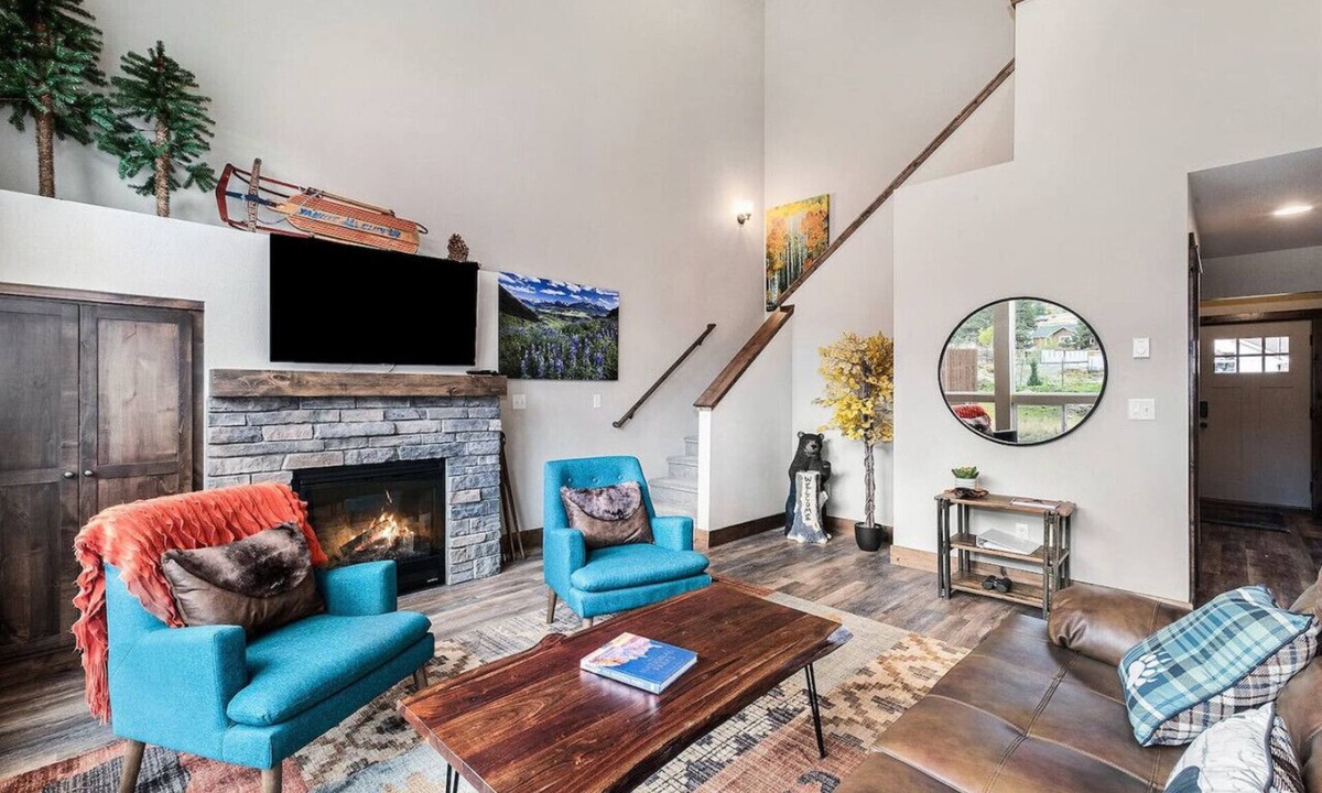 Estes Park Villa | Dog-Friendly! New Modern Home, Views & Wildlife