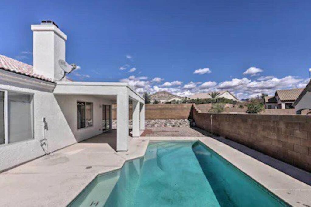 Bullhead City House | Dog friendly sleeps 11 good for groups