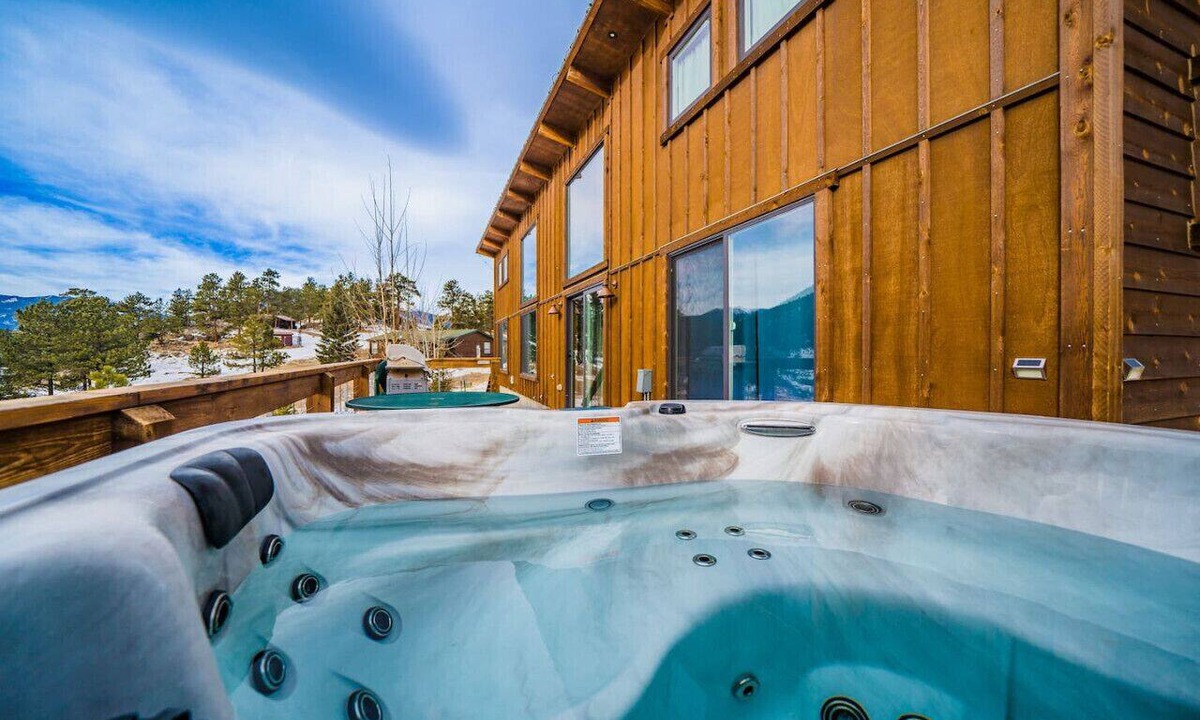 Estes Park Apartment | Dogs OK! Hot tub, king bed, views, & EV charger!