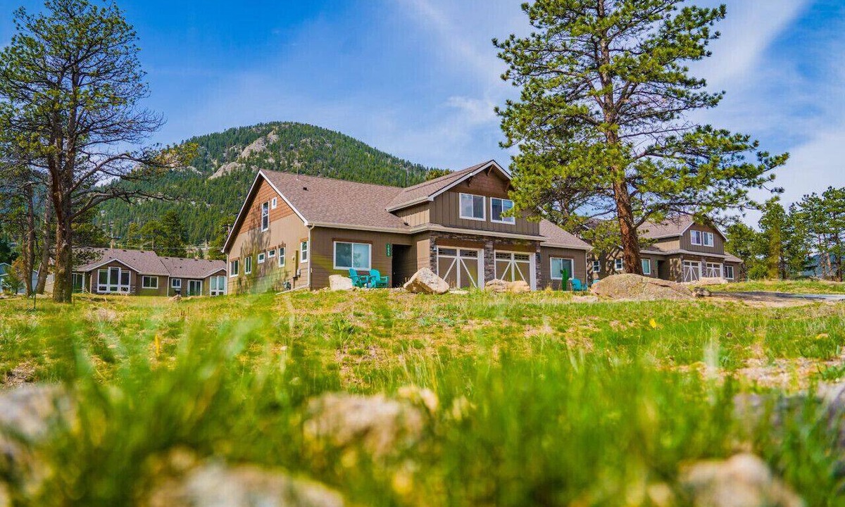 Estes Park Apartment | Dogs OK! Wildlife Views, 1 Min to Lake & Dining