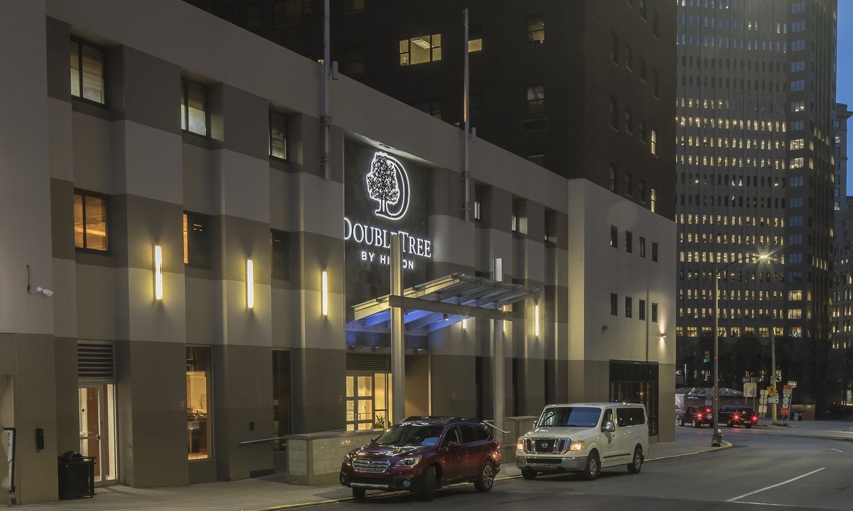 Downtown Pittsburgh Hotel | DoubleTree by Hilton Hotel & Suites Pittsburgh Downtown