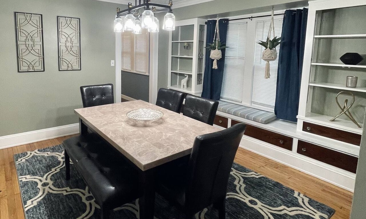 Old Brooklyn Apartment | Downstairs Unit near National Park + Downtown Cleveland