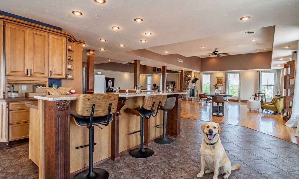 Norwalk Apartment | Downtown 2 Story Loft w/6bdrms-walk to everything!