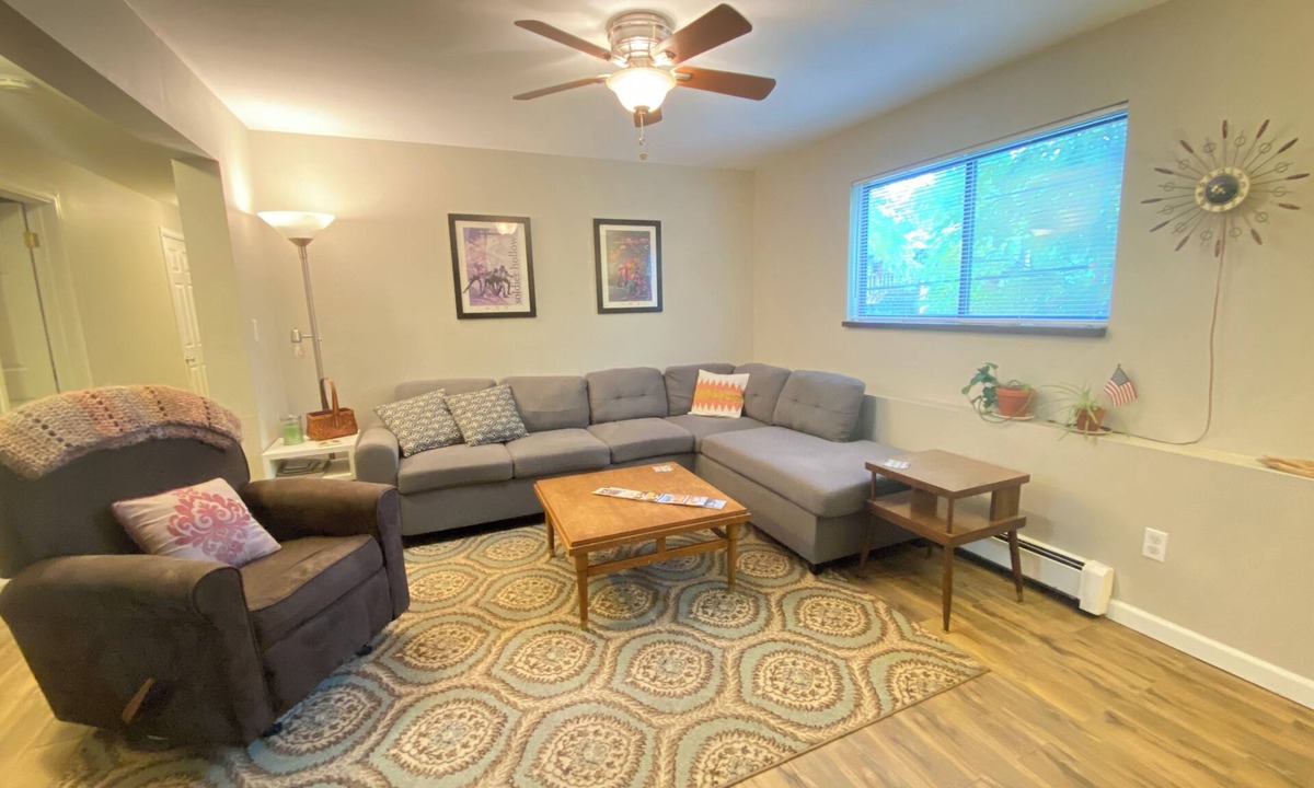 Golden House | Downtown Golden walkable to trails with comfortable beds!