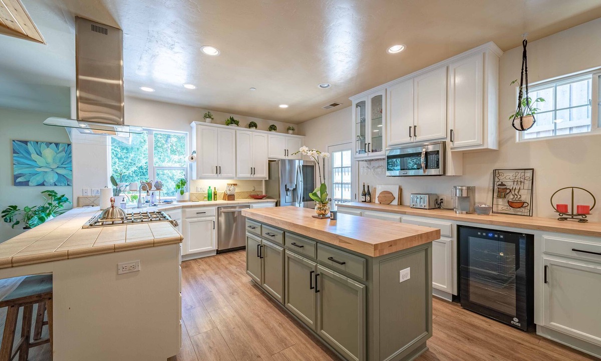 Templeton House | Downtown Home w/Hot Tub, Fire pit and Pet Friendly!