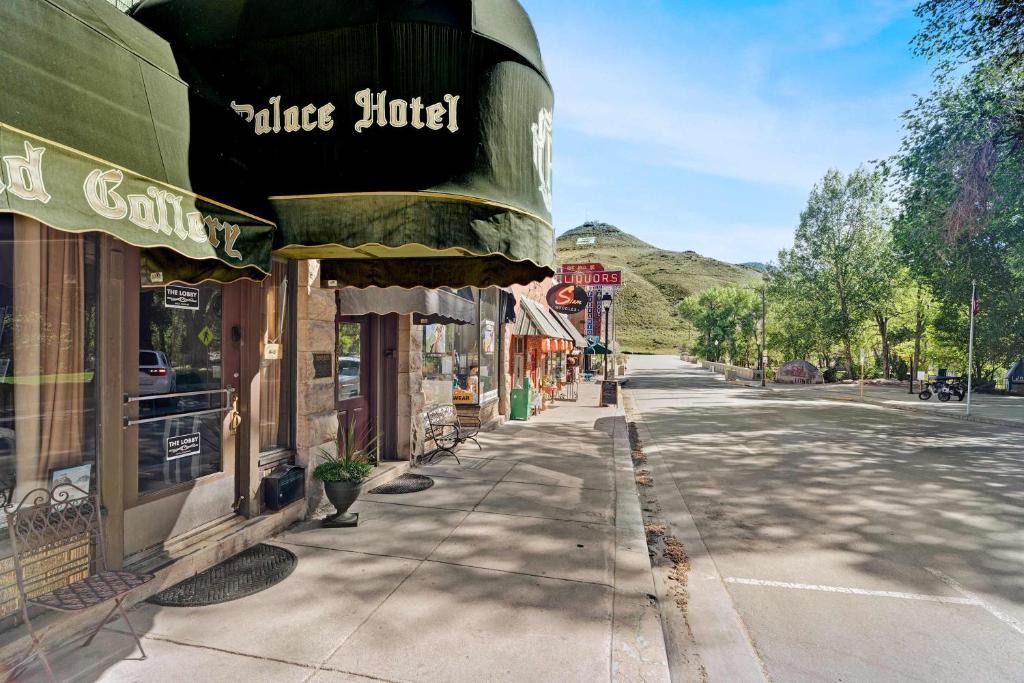 Salida Apartment | Downtown Palace Hotel Suite - Steps to Adventure