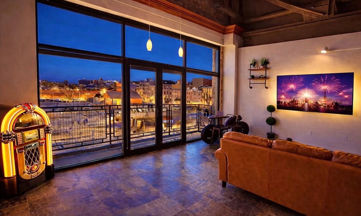 Sandusky Condo | Downtown Waterfront Getaway Mario Room Breathtaking View Cedar Point Lake Erie!