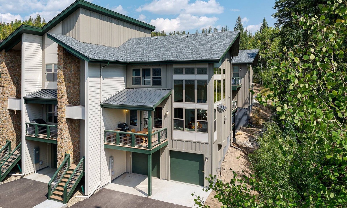 Rendezvous House | Downtown WP Chalet 20 I Private Hot Tub I Great Views I Bunk Room I Discounted Attractions