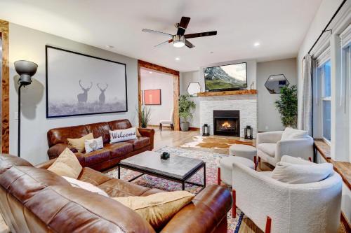 Winter Park House | Downtown WP Villa 1 I Private Hot Tub I Views I Activity Program