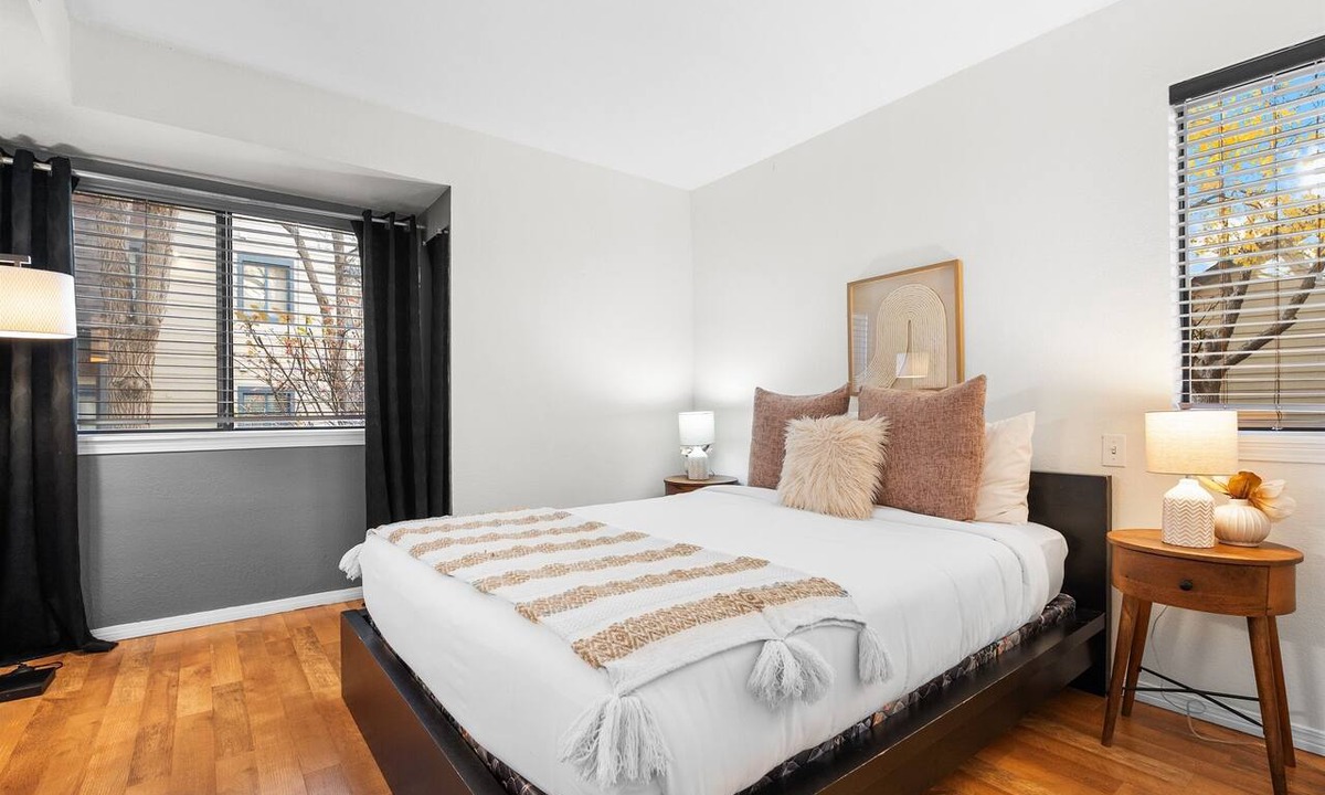 Englewood Apartment | DTC Apartment! Extended Stays, Free Parking & Fast WiFi!