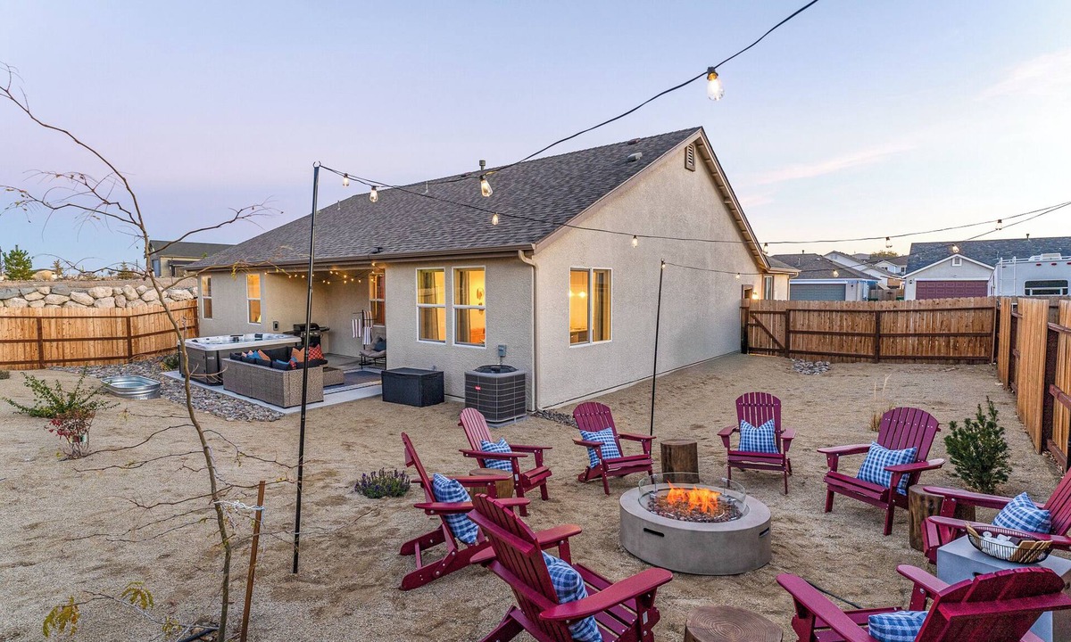 Fernley House | Dusty Sage Hollow ~ Hot Tub + Arcade + Fire Pit