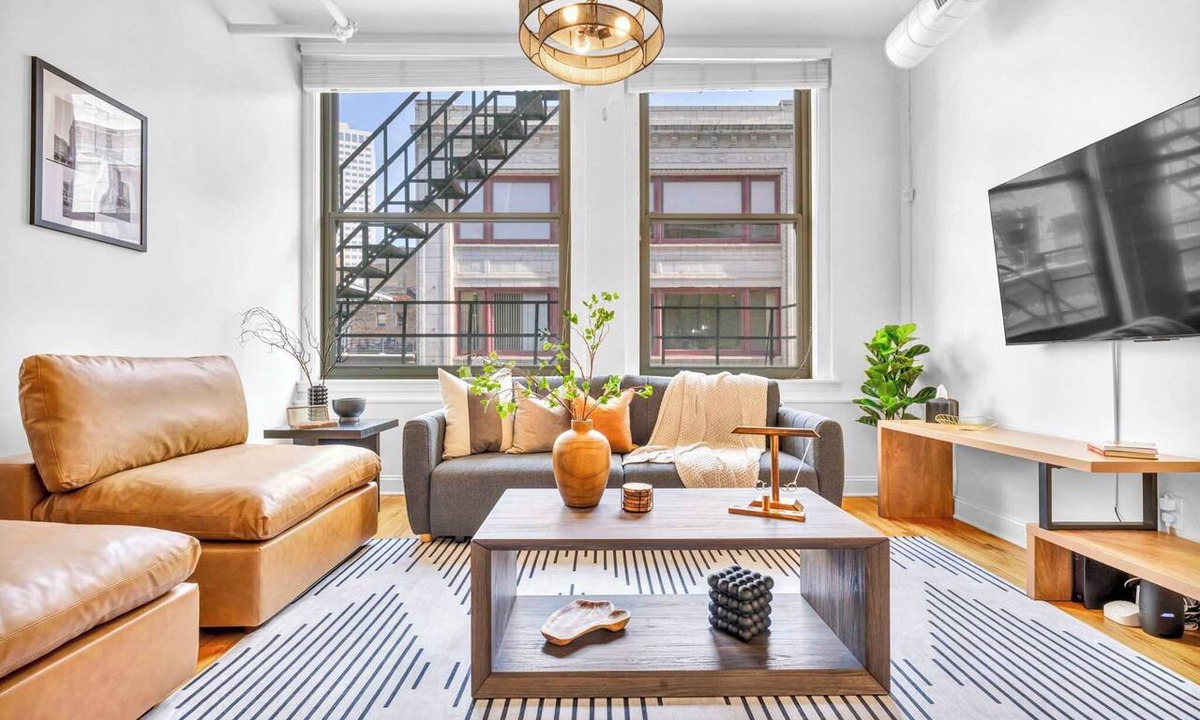 Gateway District Apartment | E 4th Loft w/Mini Golf, Shuffleboard & Games