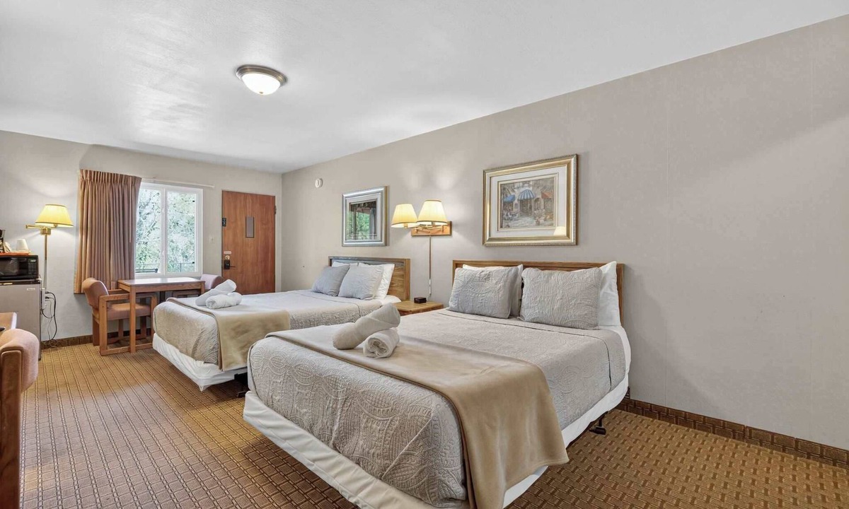 Manitou Springs Apartment | Eagle Motel - Suite 116