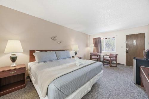 Manitou Springs Hotel | Eagle Motel Suite 226