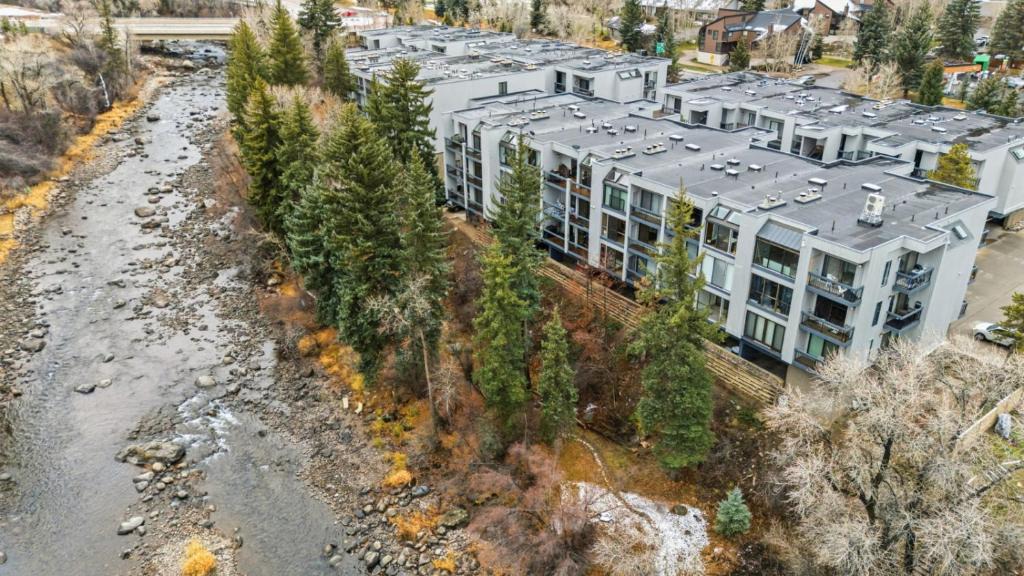 Eagle-Vail House | Eagle River Retreat I Hot tub & Pool