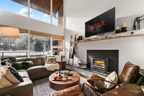 Eagle-Vail House | Eagle Vail Retreat with Golf Course Views and Sleeps 13